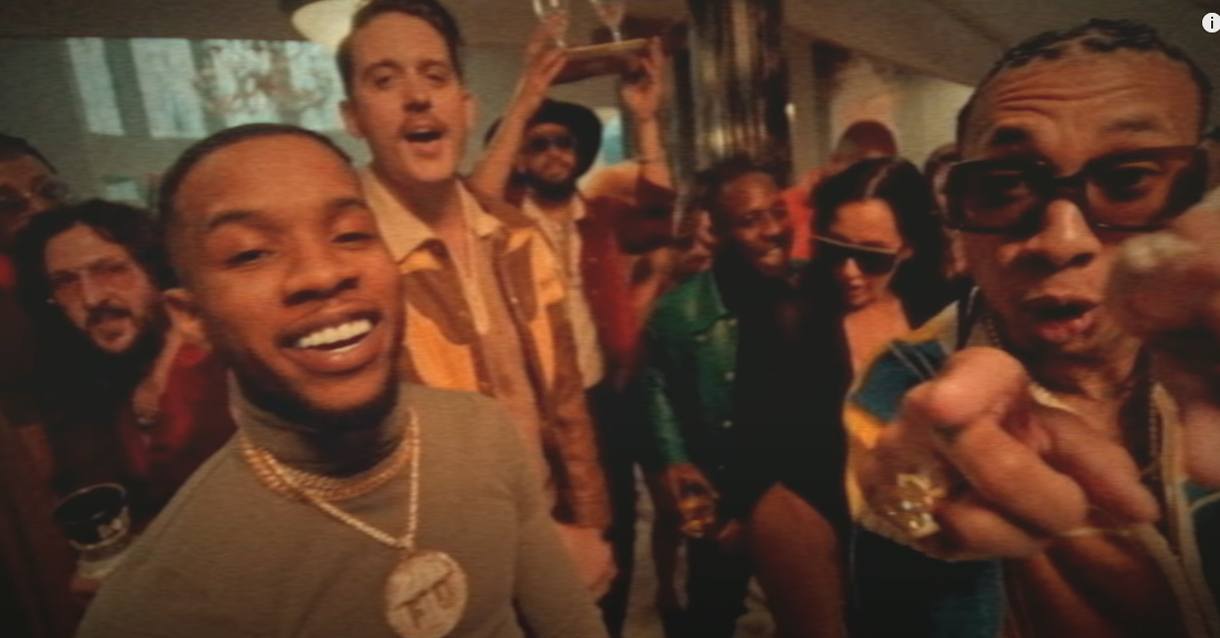 Still Bi Friends Moana Award winner