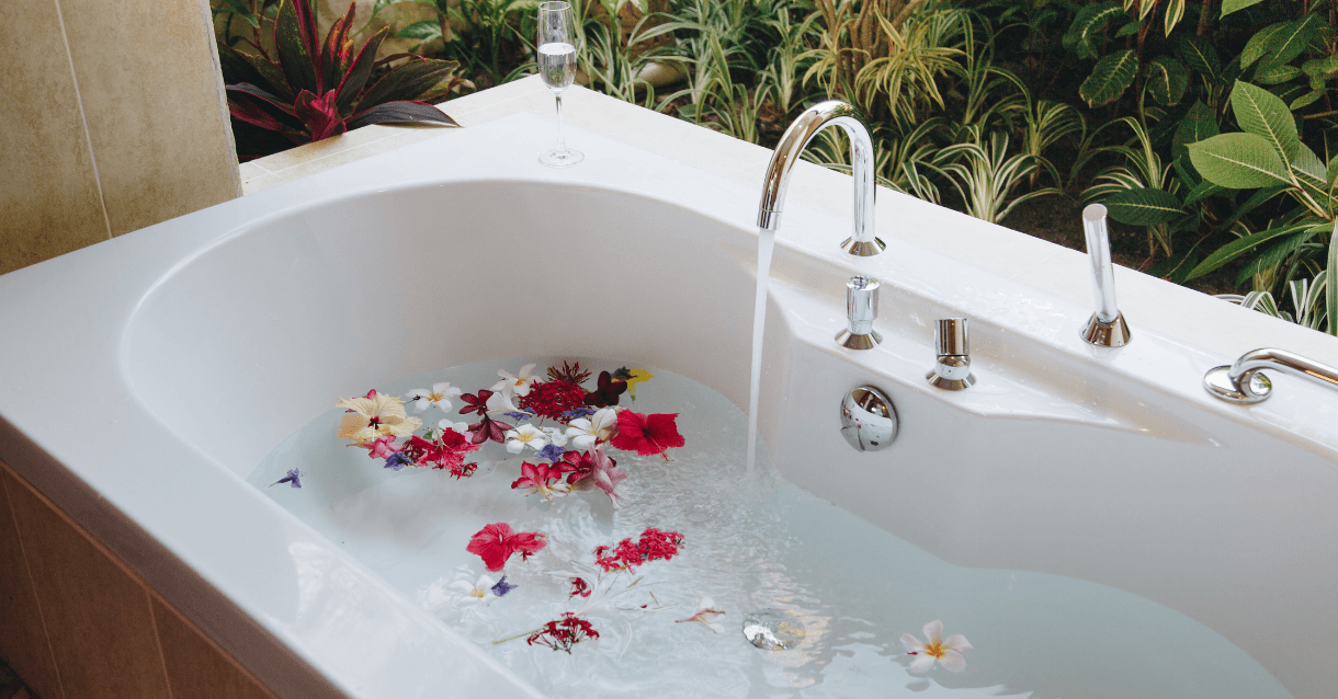 TPDBlog SexInThePool Tub1